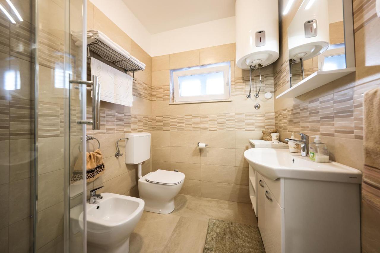 Apartment Puntamika Villa De Rosa - Ground Floor Задар Екстериор снимка