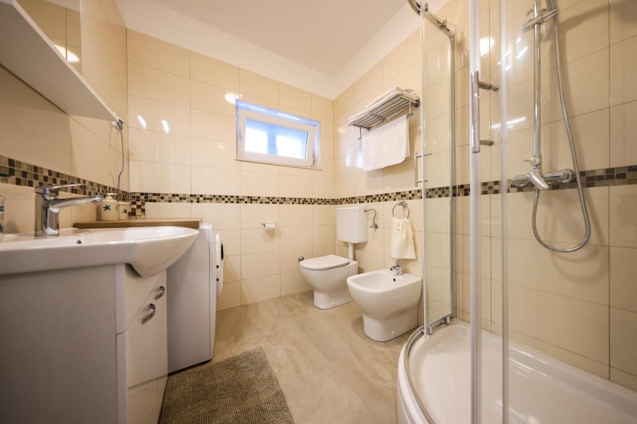 Apartment Puntamika Villa De Rosa - Ground Floor Задар Екстериор снимка